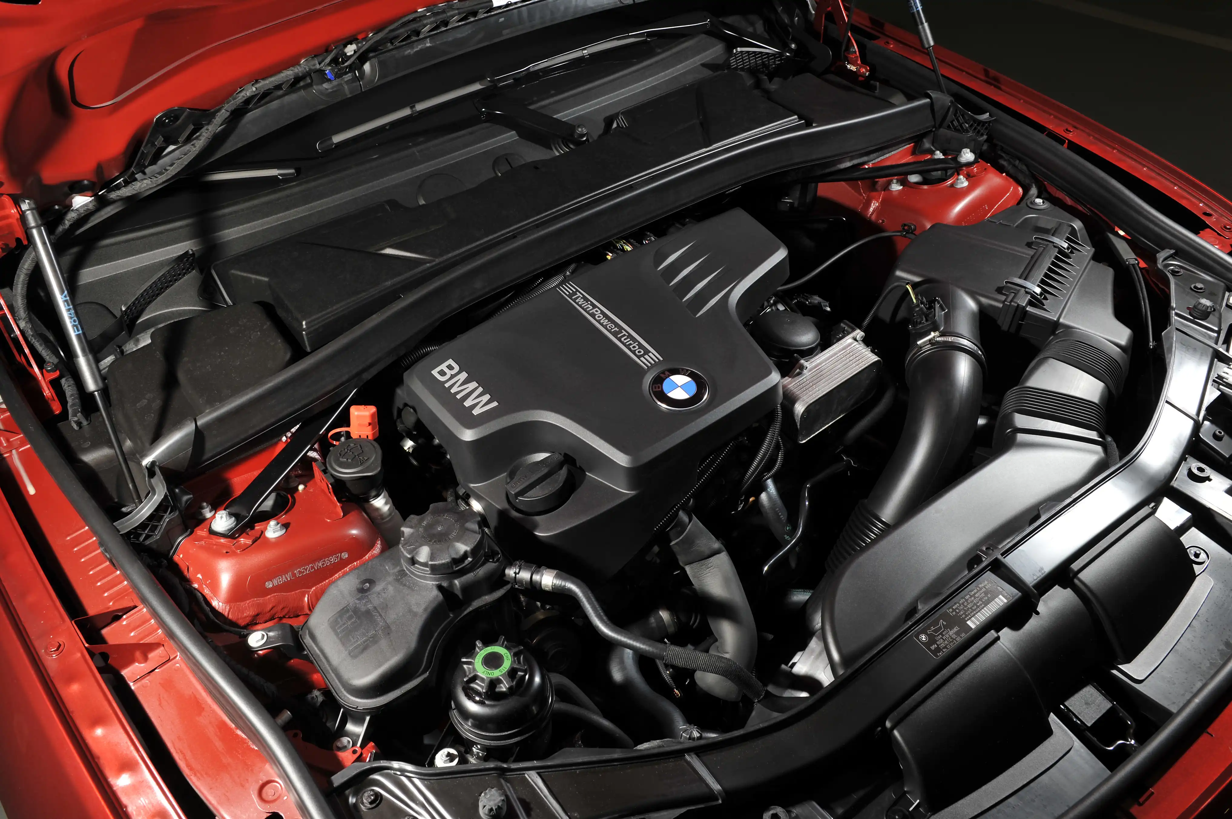 BMW с бензиновым движком: плюсы, особенности, советы владельцам