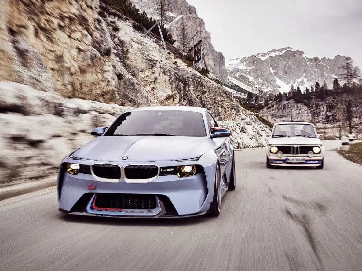 BMW 2002 Hommage – 50 лет настоящего удовольствия от вождения.