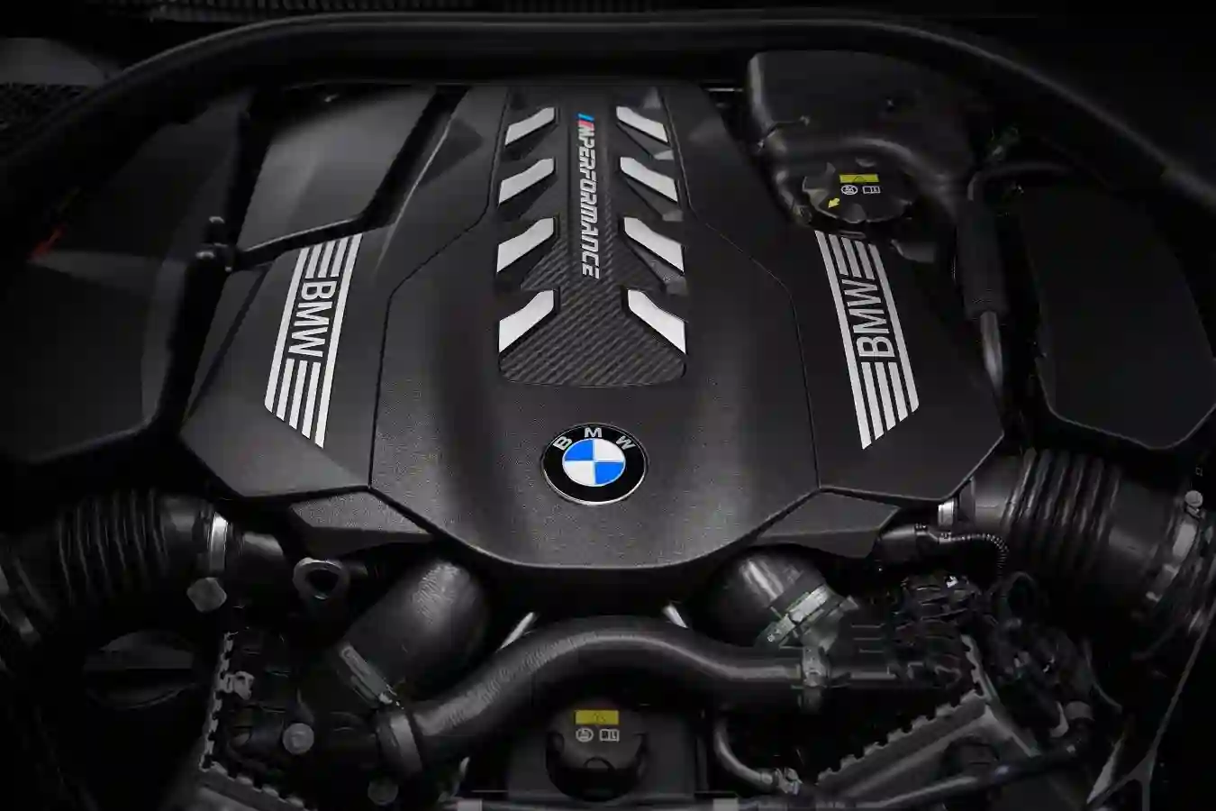Новый BMW 8 серии Coupe - респектабельная роскошь