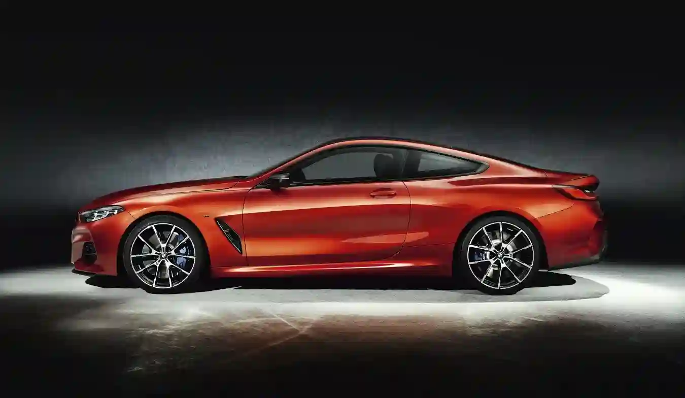 Новый BMW 8 серии Coupe - респектабельная роскошь
